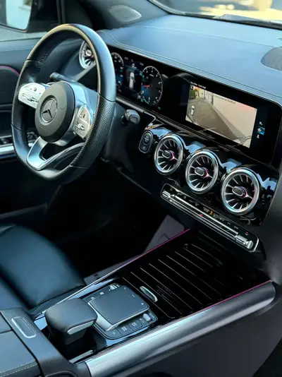 Mercedes-Benz GLA 200 AMG Line — SUV compact élégant, 1er propriétaire suisse — Thumbnail 22