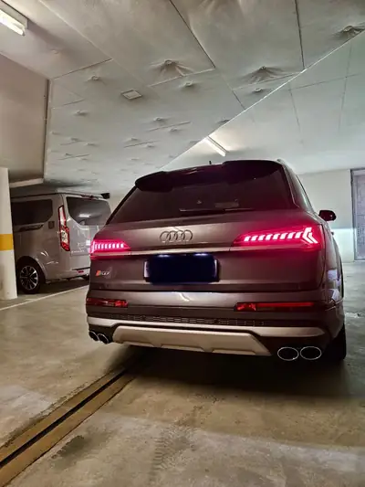 Audi SQ7 4.0 TDI Quattro — SUV premium 435 ch, full équipement, état impeccable — Heckansicht