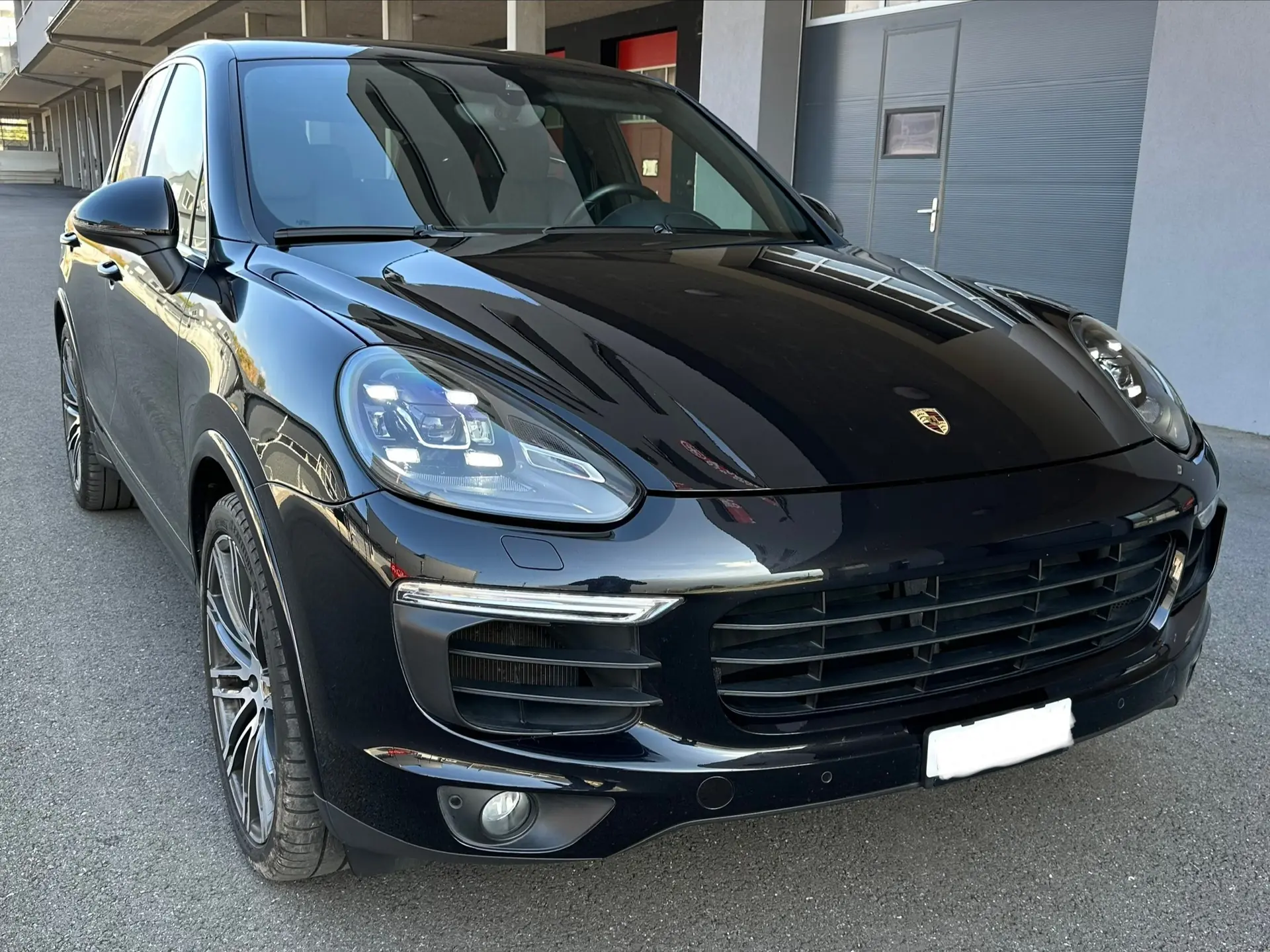 Porsche Cayenne S E-Hybrid — SUV hybride rechargeable, 416 ch, 1 propriétaire — vue extérieure