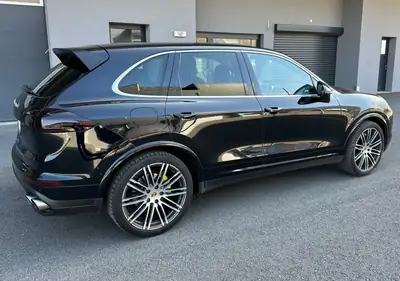 Porsche Cayenne S E-Hybrid — SUV hybride rechargeable, 416 ch, 1 propriétaire — détail