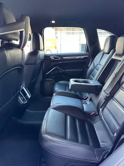 Porsche Cayenne S E-Hybrid — SUV hybride rechargeable, 416 ch, 1 propriétaire — Miniature 9