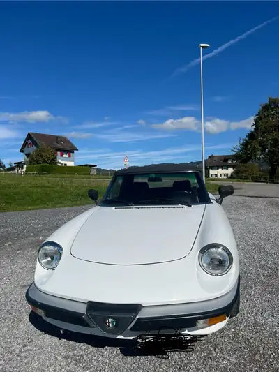 Alfa Romeo Spider 2.0 — Cabriolet italien 1988, 115 ch et charme intemporel — arrière