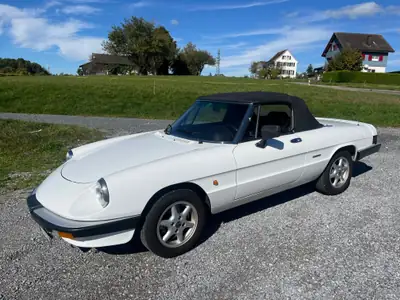 Alfa Romeo Spider 2.0 — Cabriolet italien 1988, 115 ch et charme intemporel — côté