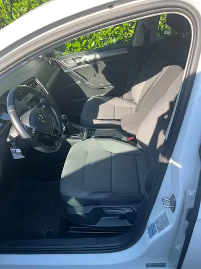 VW Golf 1.4 TSI — Compacte fiable à 140 000 km, sans sinistre — intérieur