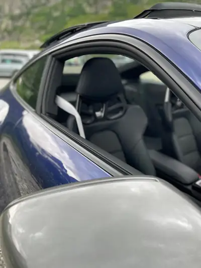 Porsche 911 Carrera T 2024 — Le purisme sportif en bleu métallisé, 20'000 km seulement — tableau de bord