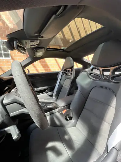 Porsche 911 Carrera T 2024 — Le purisme sportif en bleu métallisé, 20'000 km seulement — intérieur
