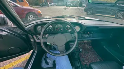 Porsche 911 (930) Turbo 3.3 — Légende des années 80, entièrement révisée et certificat veteran — détail