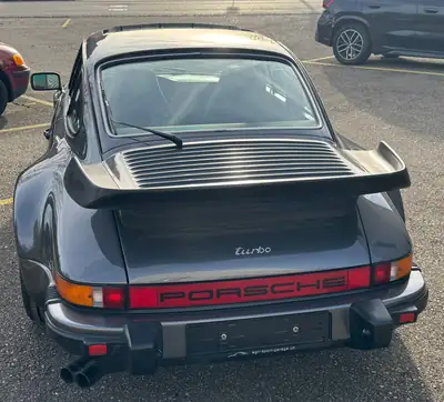 Porsche 911 (930) Turbo 3.3 — Légende des années 80, entièrement révisée et certificat veteran — intérieur