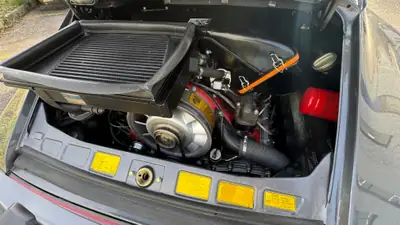 Porsche 911 (930) Turbo 3.3 — Légende des années 80, entièrement révisée et certificat veteran — Miniature 14