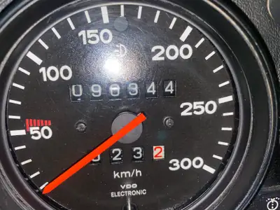 Porsche 911 (930) Turbo 3.3 — Légende des années 80, entièrement révisée et certificat veteran — Miniature 18