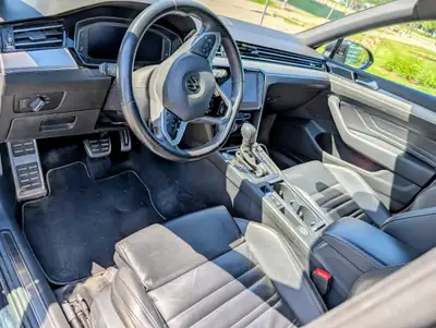 VW Passat Break 2.0 TDI 240 ch 4Motion — Monospace robuste avec équipements premium — cruscotto