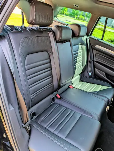 VW Passat Break 2.0 TDI 240 ch 4Motion — Monospace robuste avec équipements premium — Miniatura 9