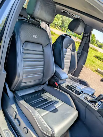 VW Passat Break 2.0 TDI 240 ch 4Motion — Monospace robuste avec équipements premium — Miniatura 8