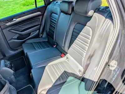 VW Passat Break 2.0 TDI 240 ch 4Motion — Monospace robuste avec équipements premium — Miniatura 10