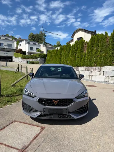 CUPRA Leon VZ 2.0 TSI DSG — Berline sportive 300 ch, faible kilométrage — Innenraum
