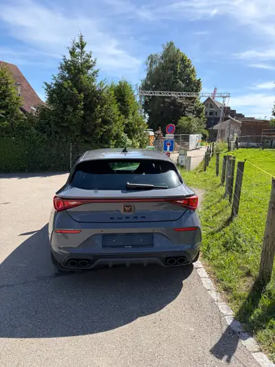 CUPRA Leon VZ 2.0 TSI DSG — Berline sportive 300 ch, faible kilométrage — Detail