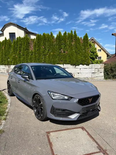 CUPRA Leon VZ 2.0 TSI DSG — Berline sportive 300 ch, faible kilométrage — Armaturenbrett