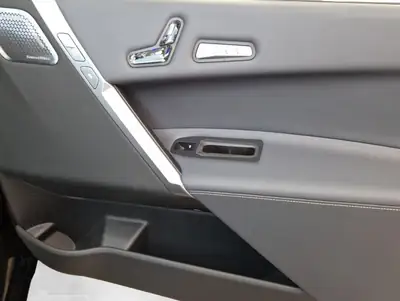 BMW iX xDrive60 M Sport Pro — SUV électrique haute performance, quasi neuf — Thumbnail 10