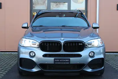 BMW X5 xDrive M50d M-Sport — SUV premium diesel, pack M complet et toit ouvrant — côté