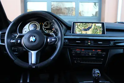 BMW X5 xDrive M50d M-Sport — SUV premium diesel, pack M complet et toit ouvrant — Miniature 8
