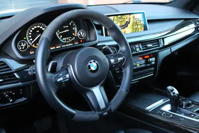 BMW X5 xDrive M50d M-Sport — SUV premium diesel, pack M complet et toit ouvrant — Miniature 9