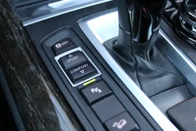 BMW X5 xDrive M50d M-Sport — SUV premium diesel, pack M complet et toit ouvrant — Miniature 13