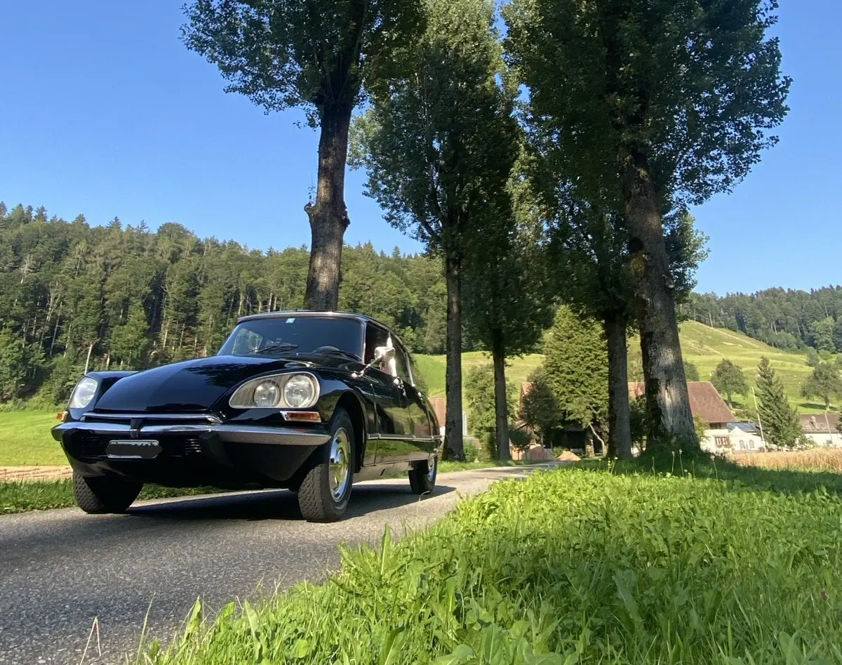 Citroën DS 21 DS23 Injection 1973 Pallas — Berline de prestige, injection mécanique, 100'000 km — vista esterna