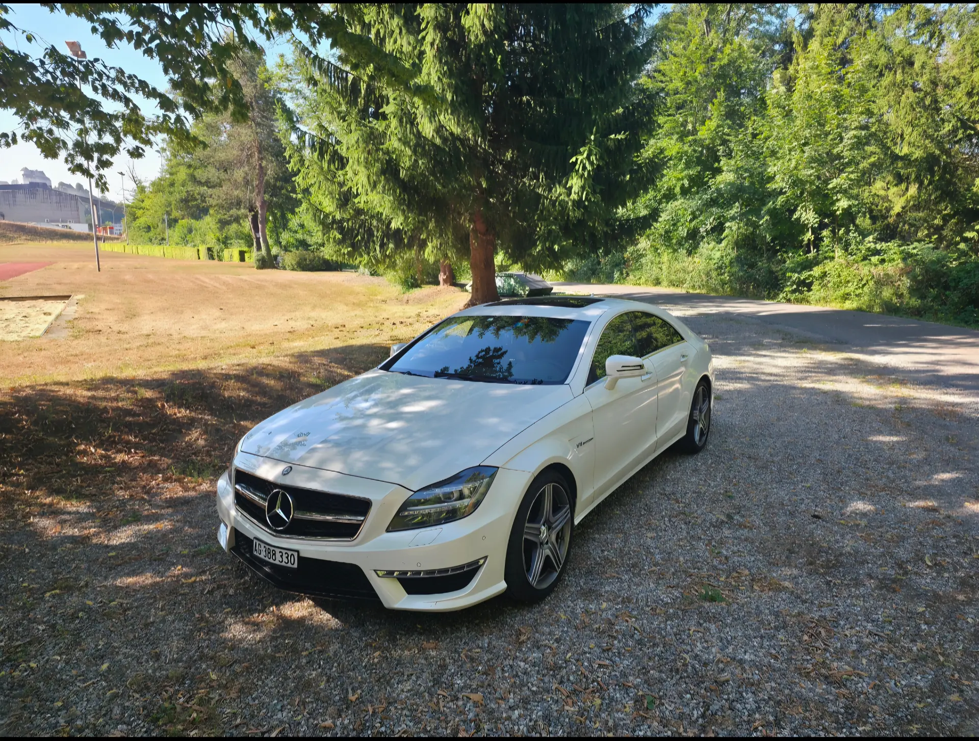 Mercedes-Benz CLS 63 AMG — Performance brute et élégance intemporelle, 35'000 km seulement — vista esterna