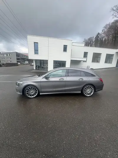 Mercedes-Benz CLA Shooting Brake 200 AMG Line — Élégance break avec moteur économe — Miniature 9