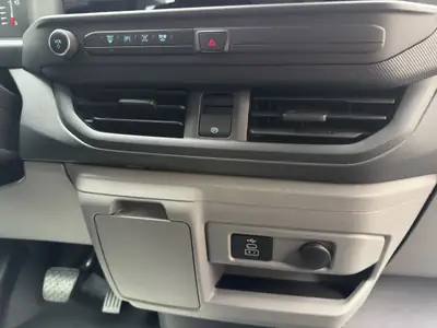 Ford Transit Custom Combi 320 L2H1 — 9 places, diesel automatique, équipé pour les professionnels — Miniature 21