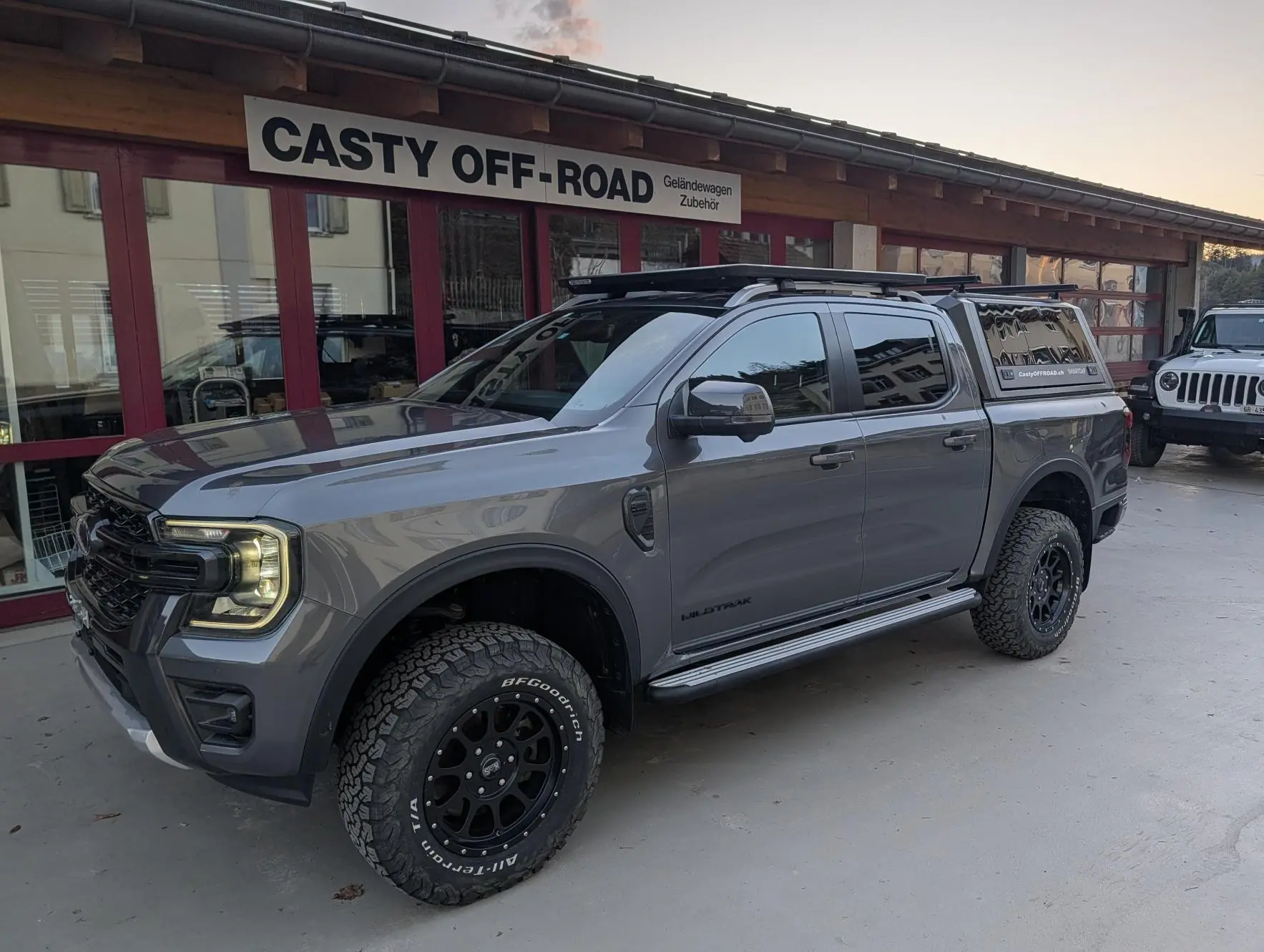 Ford Ranger Wildtrak 2.0 Eco Blue e-4WD — Pickup premium préparé ARB, 9000 km seulement
