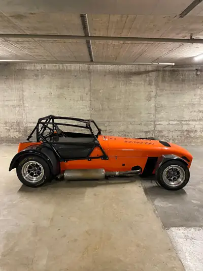 Caterham Seven 485 SV RACE — Bolide de compétition 270 ch, zéro kilomètre — Heckansicht