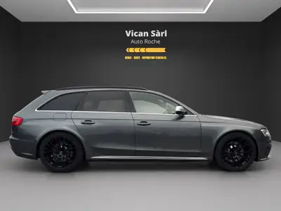 Audi RS4 Avant 4.2 FSI V8 — Berline sportive 450 ch, boîte S-tronic, quatre-roues motrices — interior