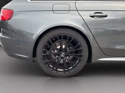 Audi RS4 Avant 4.2 FSI V8 — Berline sportive 450 ch, boîte S-tronic, quatre-roues motrices — Thumbnail 9