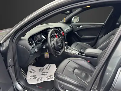 Audi RS4 Avant 4.2 FSI V8 — Berline sportive 450 ch, boîte S-tronic, quatre-roues motrices — Thumbnail 15