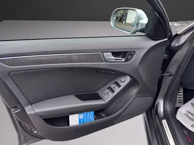 Audi RS4 Avant 4.2 FSI V8 — Berline sportive 450 ch, boîte S-tronic, quatre-roues motrices — Thumbnail 13
