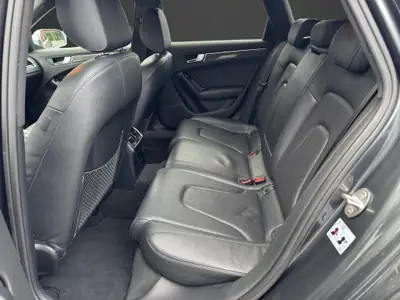 Audi RS4 Avant 4.2 FSI V8 — Berline sportive 450 ch, boîte S-tronic, quatre-roues motrices — Thumbnail 16