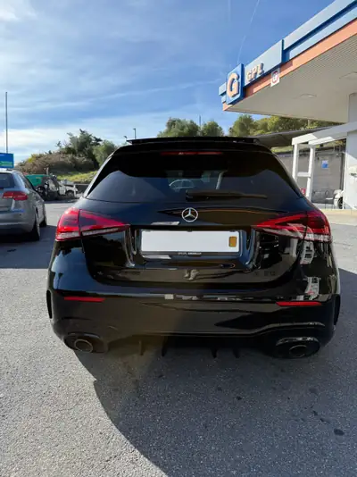 Mercedes-AMG A 35 4Matic Speedshift — 306 ch, berline sportive hautes performances — fianco