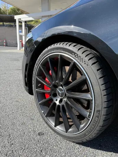 Mercedes-AMG A 35 4Matic Speedshift — 306 ch, berline sportive hautes performances — dettaglio