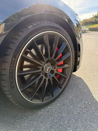Mercedes-AMG A 35 4Matic Speedshift — 306 ch, berline sportive hautes performances — Miniatura 10
