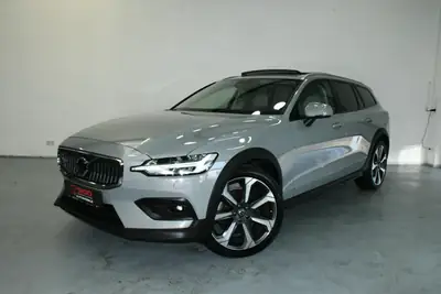 Volvo V60 Cross Country AWD Ultimate — SUV de luxe, 4RM, faible consommation — Außenansicht