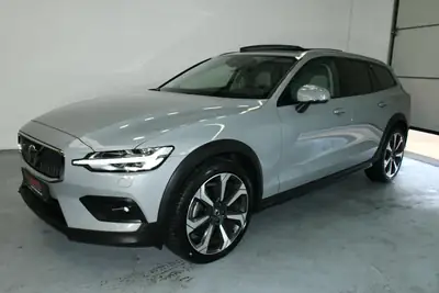 Volvo V60 Cross Country AWD Ultimate — SUV de luxe, 4RM, faible consommation — Seitenansicht