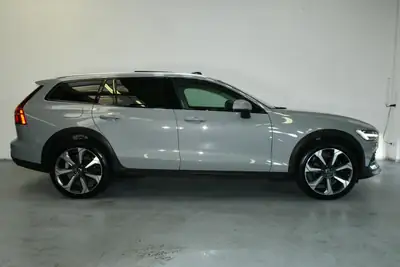 Volvo V60 Cross Country AWD Ultimate — SUV de luxe, 4RM, faible consommation — Armaturenbrett