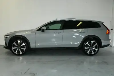 Volvo V60 Cross Country AWD Ultimate — SUV de luxe, 4RM, faible consommation — Miniatur 9