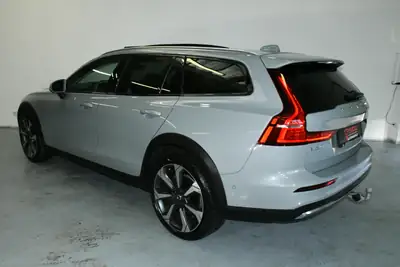 Volvo V60 Cross Country AWD Ultimate — SUV de luxe, 4RM, faible consommation — Miniatur 8