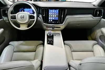 Volvo V60 Cross Country AWD Ultimate — SUV de luxe, 4RM, faible consommation — Miniatur 10