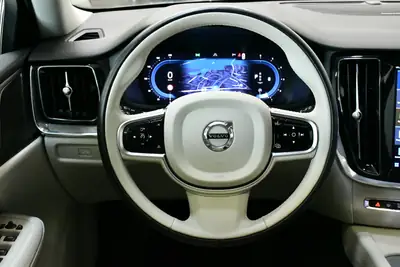 Volvo V60 Cross Country AWD Ultimate — SUV de luxe, 4RM, faible consommation — Miniatur 11