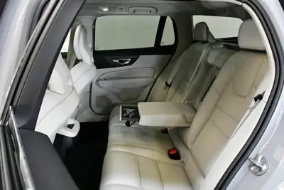 Volvo V60 Cross Country AWD Ultimate — SUV de luxe, 4RM, faible consommation — Miniatur 22