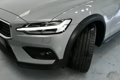 Volvo V60 Cross Country AWD Ultimate — SUV de luxe, 4RM, faible consommation — Miniatur 30