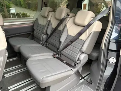 VW T7 Multivan 1.4 eHybrid Life DSG — Monospace hybride rechargeable, 14 000 km, bleu métallisé — Detail